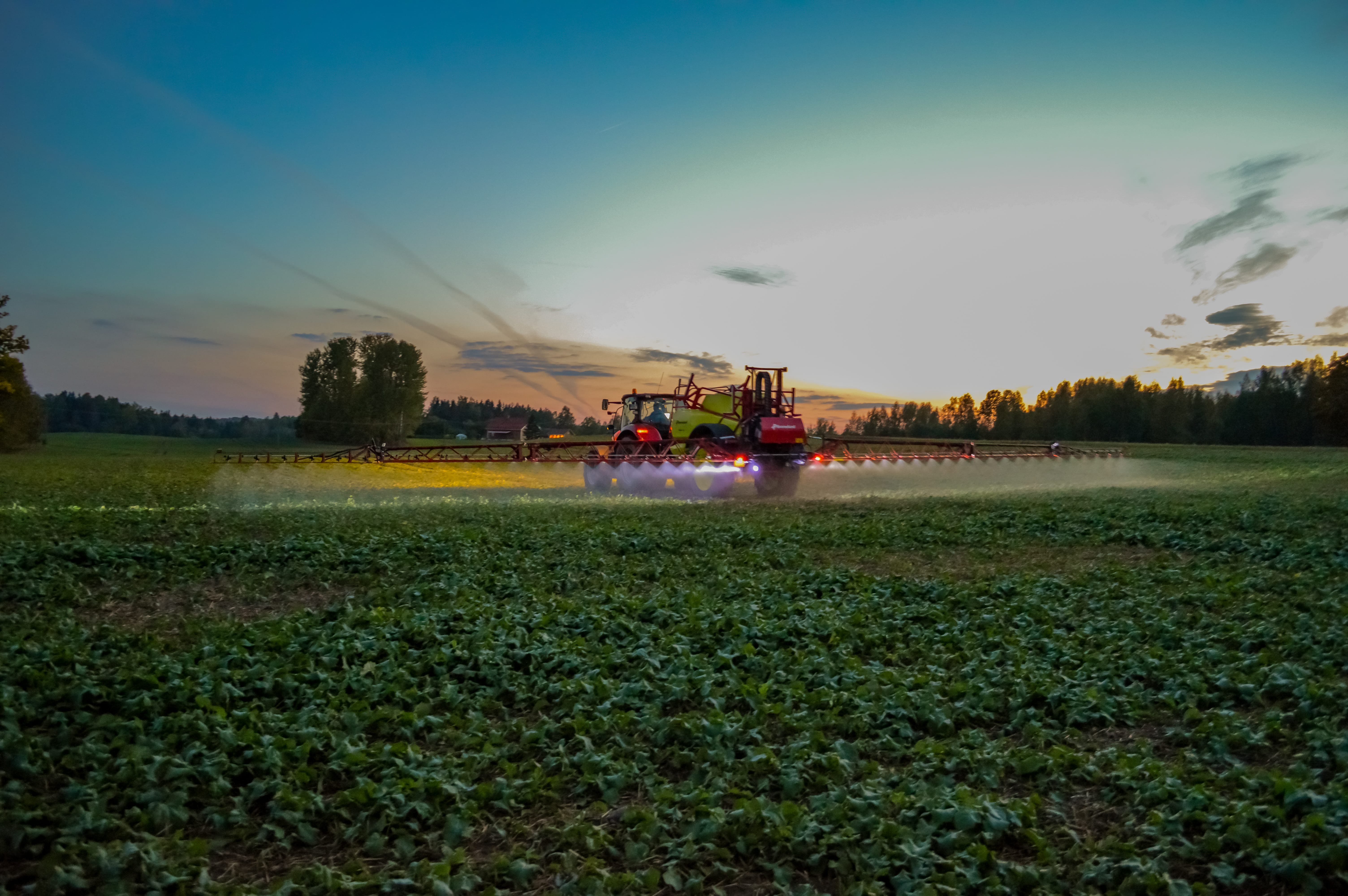 Foliar-fertilizer-sparying